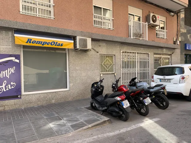 Local-trastero en alquiler en el centro de Santa Pola. — 12