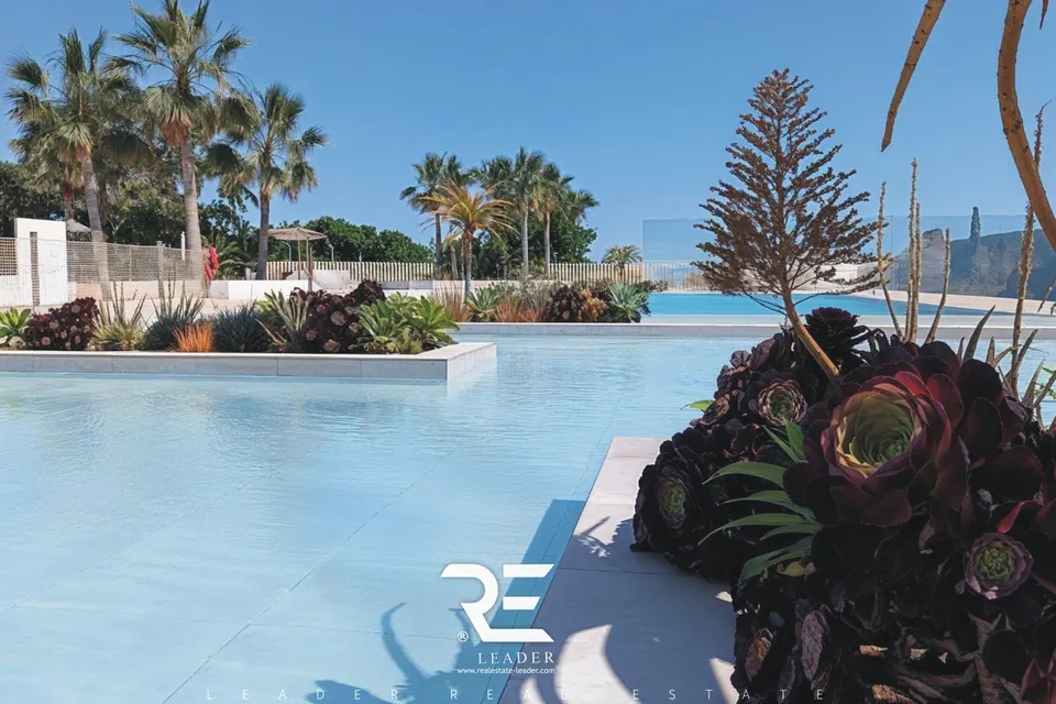 ÁTICO  EXCLUSIVO EN PRIMERA LÍNEA DE PLAYA CON TERRAZA Y VISTAS PANORÁMICAS! PLAZA DE GARAJE Y TRASTERO OPCIONALES!