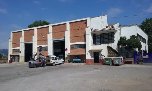 terreno industrial con talleres — 6