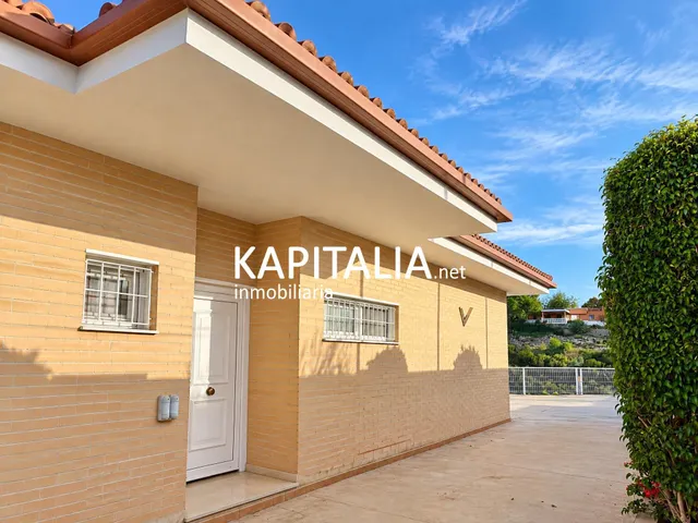 Chalet en VENTA en San Cristóbal, Alberic, con piscina privada cubierta, jardín y parcela de más de 1.000 m2 — 6