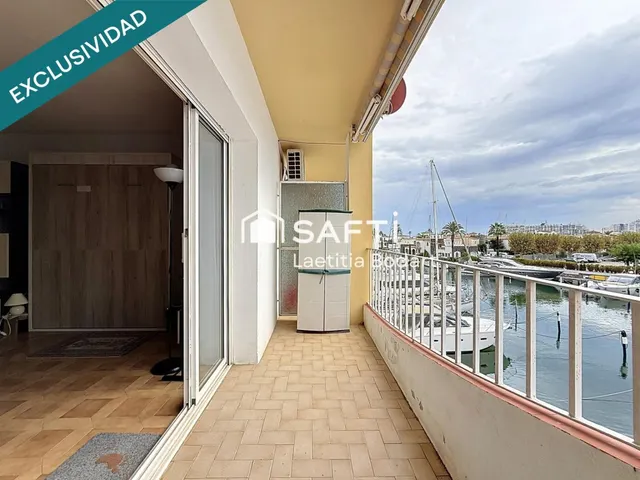 Estudio con terraza y vistas al canal, situado en la zona muy buscada de Caballito de Mar, en Empuriabrava. — 8