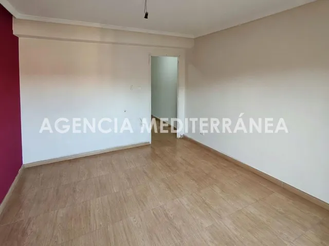 Amplio y luminoso piso en Burjassot, junto al metro — 2