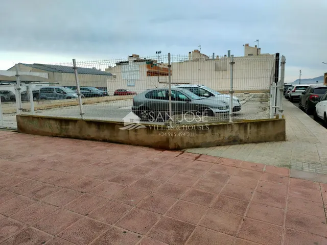 OPORTUNIDAD SE VENDE Y SE ALQUILA SOLAR PARA MUCHOS USOS CERCA DE SUPERMERCADOS EN ASPE — 5