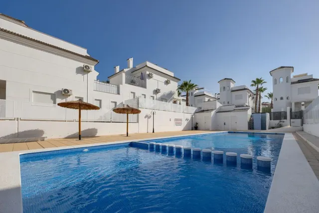 Villa Independiente en San Fulgencio, 3 dormitorios, 3 baños — 2