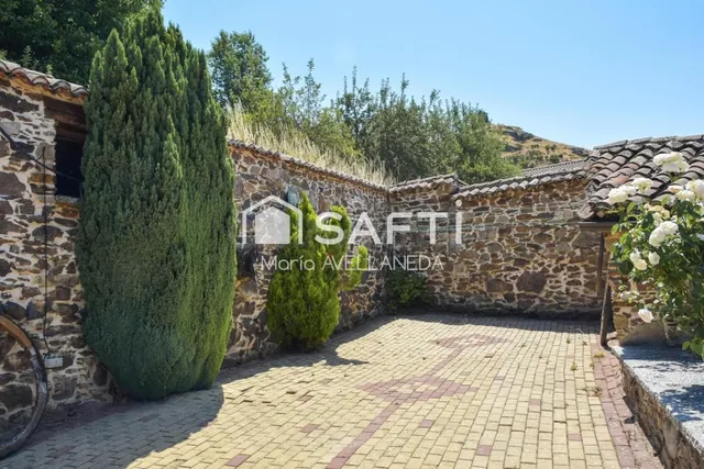 FABULOSA CASA DE PIEDRA TOTALMENTE REFORMADA — 46