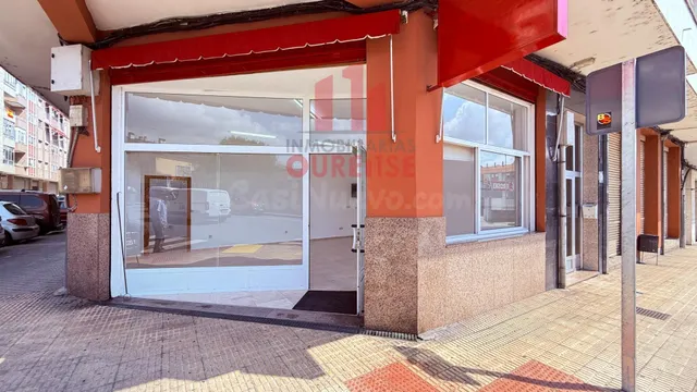 LOCAL COMERCIAL CON GRAN FACHADA A DOS CALLES DE O VINTEÚN - foto 3