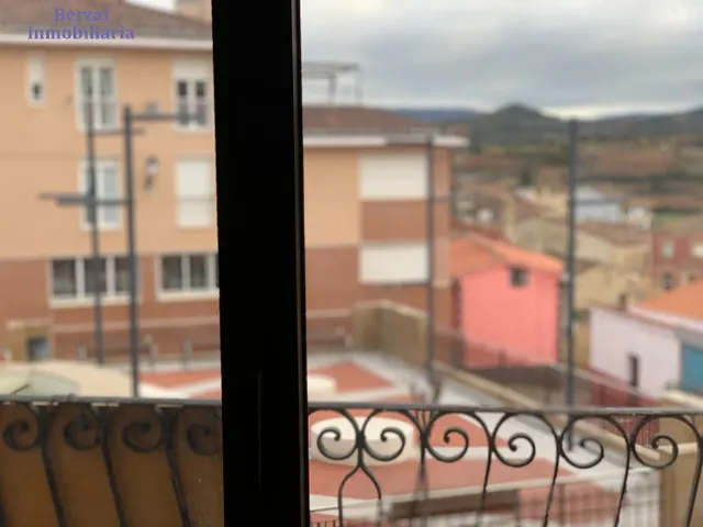 Casa de pueblo en venta en Entrena. Para reformar, con muchas posibilidades, — 40