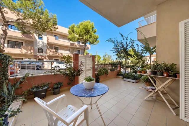 PLANTA BAJA EN SONSERVERA CON PATIO Y PARKING