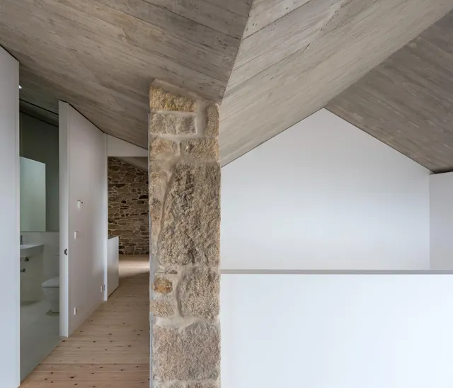 CONJUNTO ARQUITECTÓNICO REFORMADO EN PLENA RIA DE MUROS CON VARIOS PREMIOS DE ARQUITECTURA — 45
