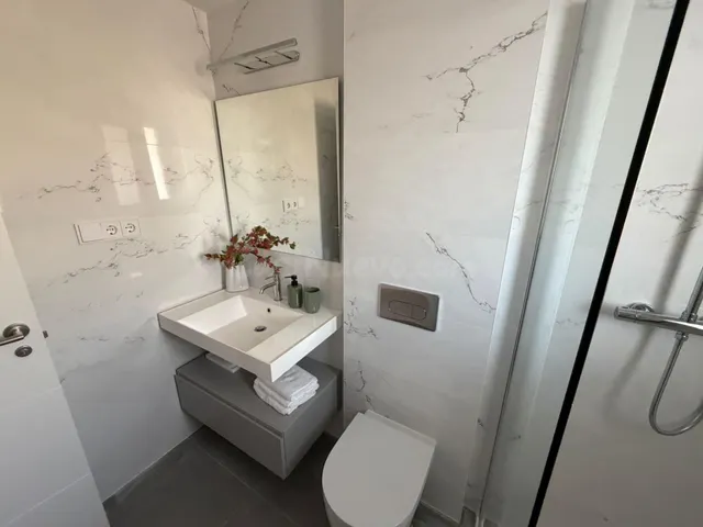 Cuenta con zonas comunes pensadas para el disfrute y la relajación: piscina para adultos, gastrojardín, un gimnasio completo y un spa con sauna. — 5