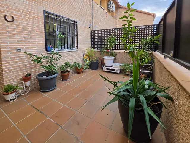 Precioso chalet adosado de 4 dormitorios con piscina privada y garaje en Carranque — 21