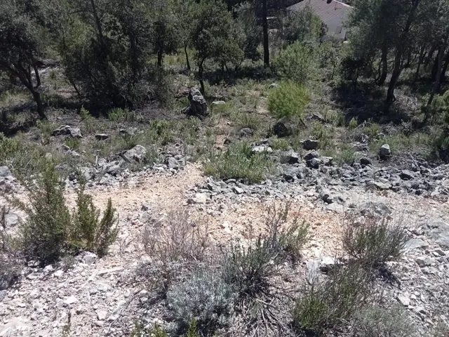 Tegeisa vende parcela de 890 m2