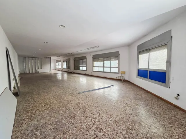 Primera planta de edificio de oficinas en alquiler en Barberá del Vallés — 2