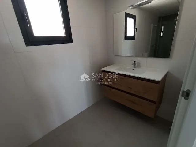 Se vende Villa con piscina en Cañada de la Leña — 31
