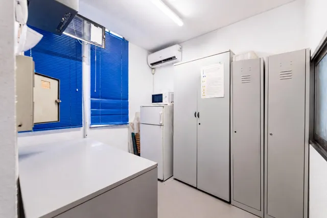 Nave industrial en alquiler en Madrid – Calle Miguel Yuste, 5 — 9