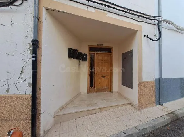 SE VENDE piso OKUPA en C Castell 11 de Llutxent - foto 2