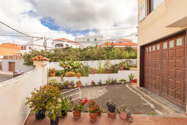 Casa en venta - Propiedad con dos viviendas independientes. — 12