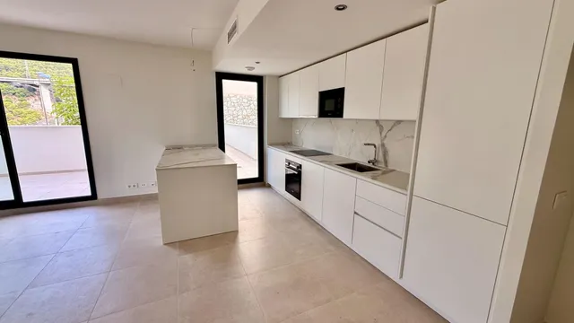 ¡ESPECTACULAR BAJO CON AMPLIA TERRAZA Y VISTAS AL MAR EN SANTANGELO SUR! — 6