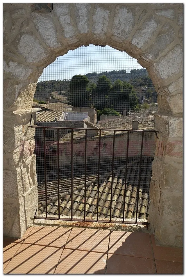 CASA DE PIEDRA ESQUINERA DE 257 M2 PRCTICAMNTE REFORMADA DE PIEDRA, 3 DORMITORIOS SUITES. — 42