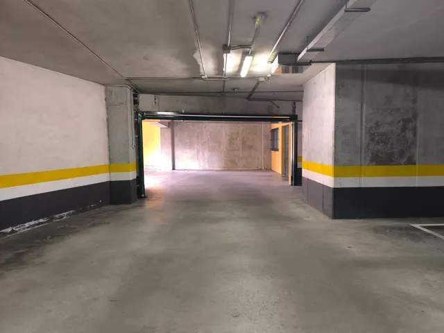 PLAZA DE GARAJE EN SANTIAGO — 3