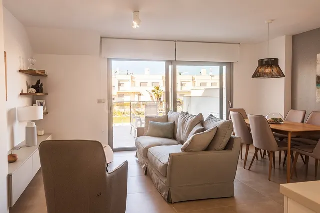 Bungalow de planta alta con 2 dormitorios y solarium privado - foto 3