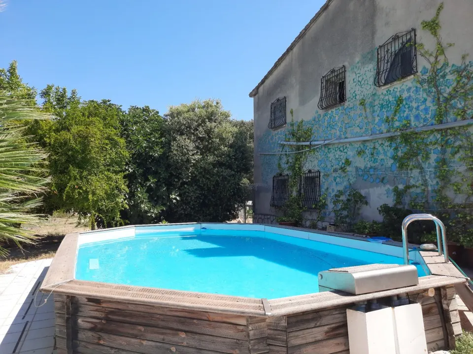 Finca rústica con siete apartamentos independientes