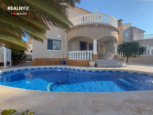 Orihuela Costa! Impresionante Villa Mediterranea con generosa parcela y amplias terrazas + Solarium privado con vistas panorámicas y piscina privada — 2