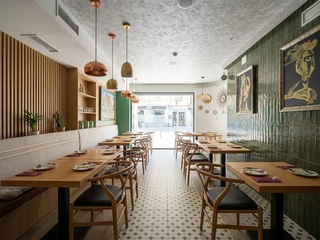 BAR RESTAURANTE con salida de humos y terraza — 14