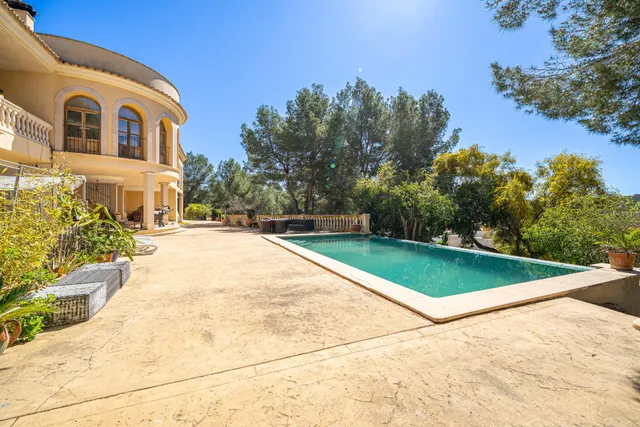 Chalet unifamiliar de 5 dormitorios y 5 baños, con piscina, garaje, ascensor y apartamento de invitados en Peguera (Calvià) — 8