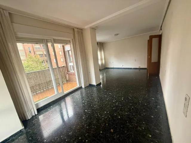 Alquiler vivienda vacia junto calle Bilbao y calle Almazora.NO COMISION AGENCIA. — 7