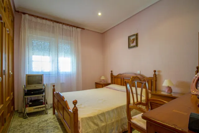 CHALET INDEPENDIENTE JUNTO AL VIEJO VIVERO EN BADAJOZ — 29