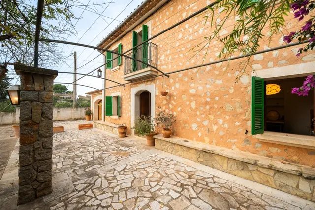 Finca mallorquina con carácter, jardín mediterráneo y vistas a la Serra de Tramuntana · Biniali — 41