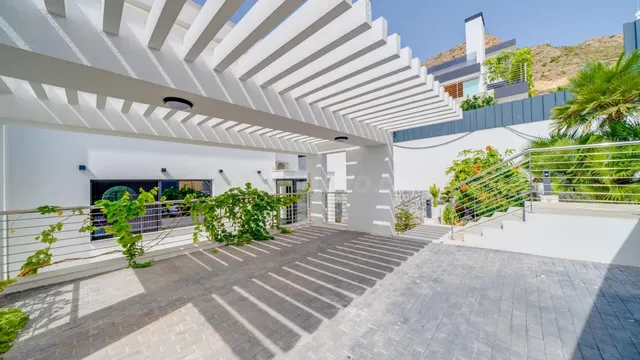 EXCLUSIVA VILLA DE LUJO CON VISTAS AL MAR - foto 2
