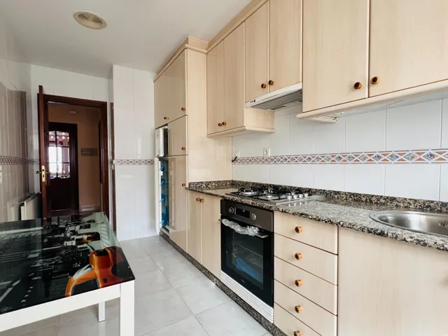PISO EN CALLE CASTELLANA, EN CAMBRE — 10