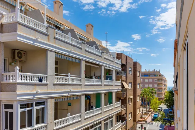 Apartamento de dos dormitorios a escasos 150 metros de la playa del cura, en torrevieja — 24