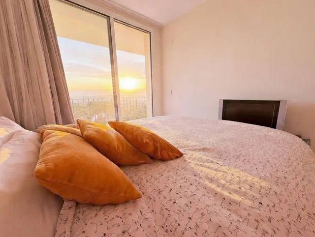 Espectacular villa con vistas panorámicas al mar en la exclusiva urbanización Mas Nou — 25
