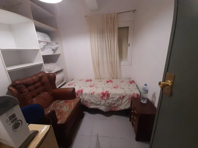 Estudiantes (chicas ). Una habitación  para compartir 220€+gastos. — 13