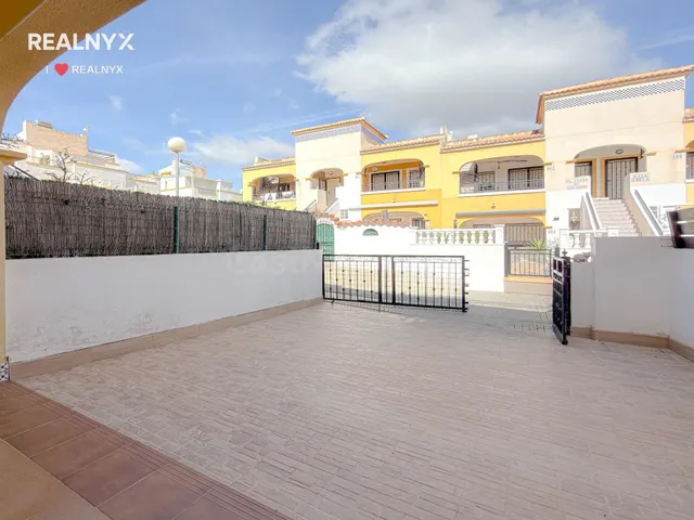 Dream Hills! Encantador Bungalow listo para entrar a vivir en urbanización exclusiva con preciosas zonas verdes y piscina comunitaria — 3