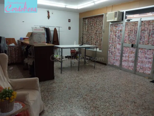 Local comercial en alquiler - Colonia de la Paz - foto 4