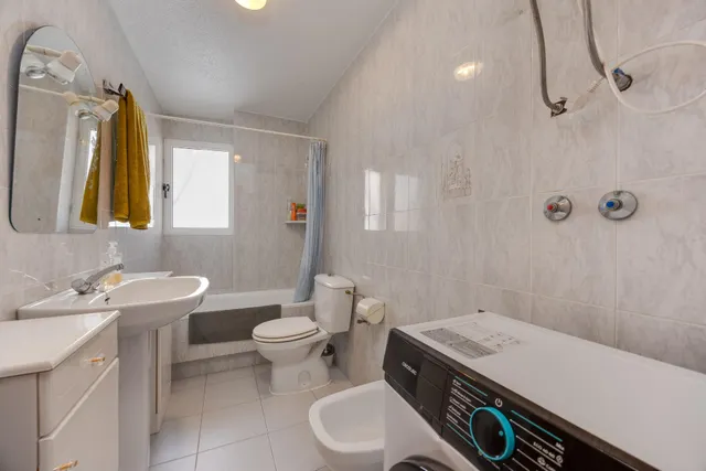 Apartamento de 2 dormitorios y 1 baño en el centro de Torrevieja — 6