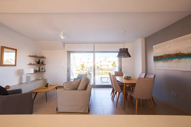 Bungalow de planta alta con 2 dormitorios y solarium privado - foto 2
