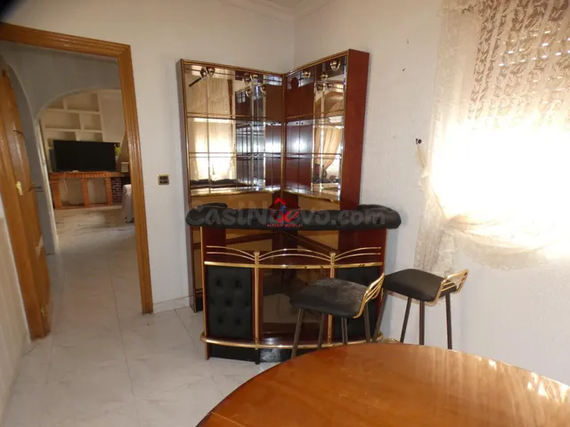 CÉNTRICA CASA EN PLANTA BAJA CON AMPLIA BUHARDILLA - foto 2