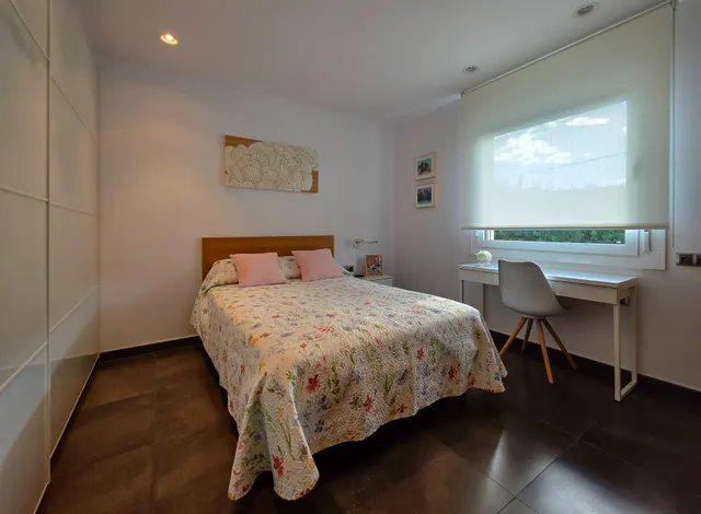 CASA DE 2 PLANTAS CON APARTAMENTO Y JARDIN — 20