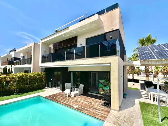 villa moderna de lujo con piscina, solárium y jacuzzi – list