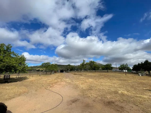 CASA DE CAMPO CON NAVE DE 300M EN EL COLLADO SIERRA DE FUENTES — 23