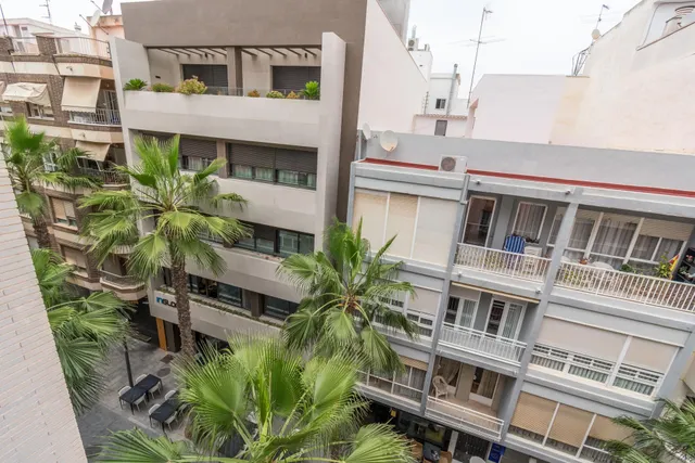 ¡Oportunidad para inversores en pleno centro de Torrevieja! — 4