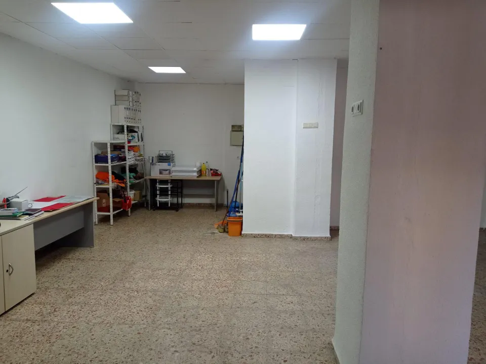 21 Inmobiliarias alquila local en zona centro esquinero