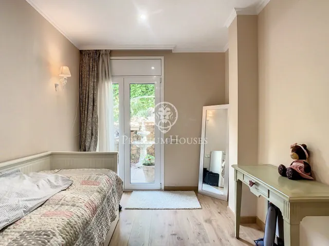 Preciosa casa de lujo en venta con vistas al mar y piscina en Calella — 25