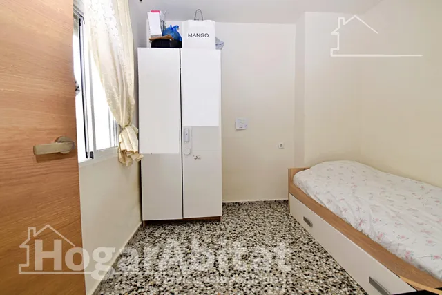 Amplitud y luz mediterránea en este piso totalmente reformado con terraza en Oliva — 24