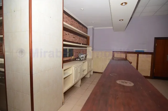 Local comercial en venta — 25